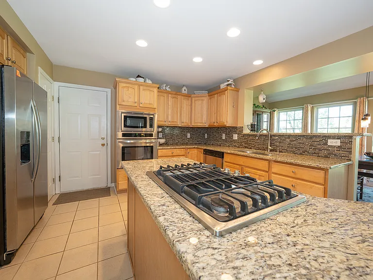 903 Maplewood Dr — Photo 11