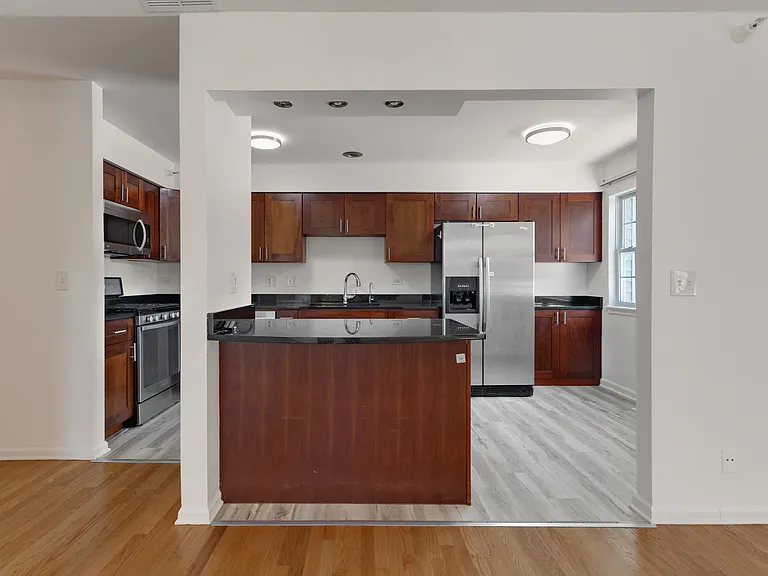 1113 Orleans Dr — Photo 11