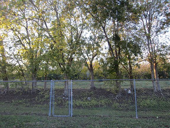 3rd image of 1101 Brookhollow Dr