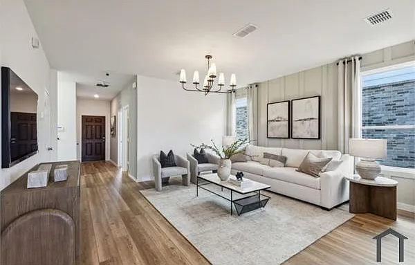 6 bed, 2720 sqft, $3,800 — Photo 3