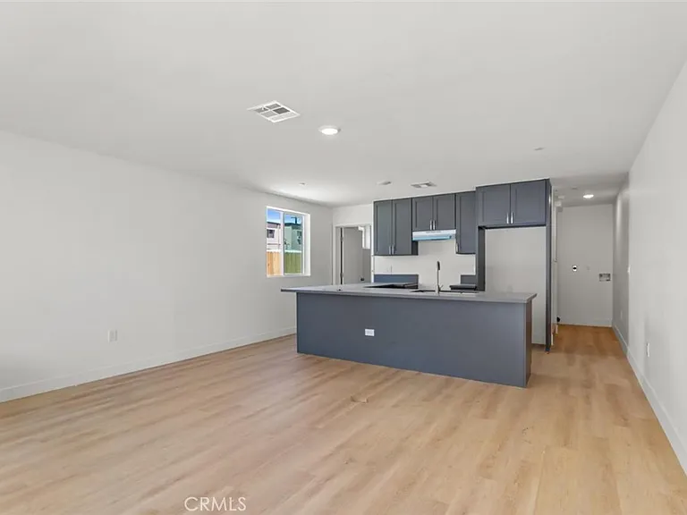 703 W 80th St — Photo 2