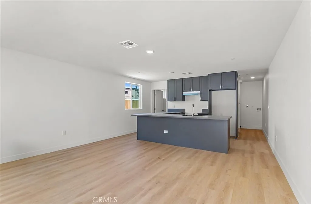 Building Photo - 703 W 80th St