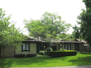 1433 Estate Ln, Glenview, IL 60025