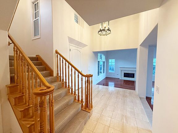 High-ceiling entrance.