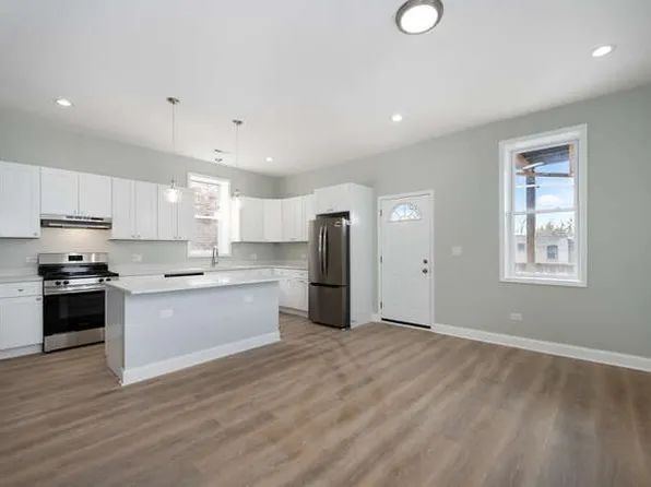 2650 N Sawyer Ave #3, Chicago, IL 60647