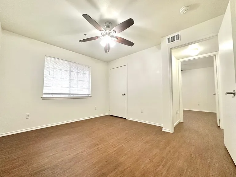 2520 W Prairie St — Photo 14