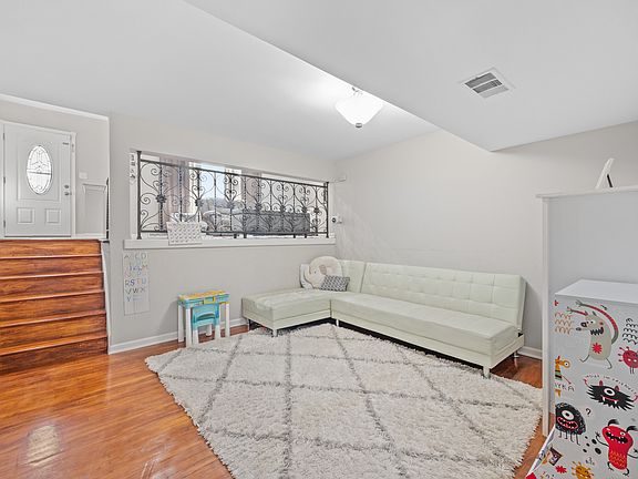 5th image of 9410 N Oak Ave