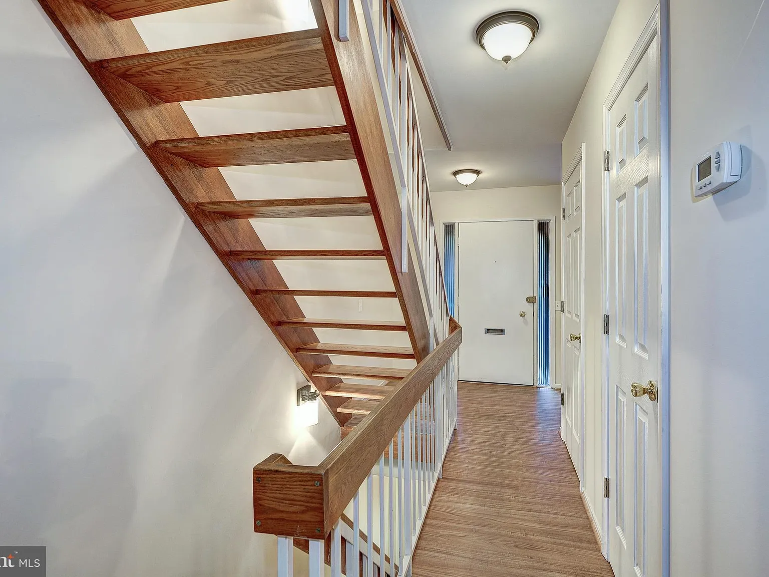 3 bed, 3.5 bath, 1680 sqft, $3,400 — Photo 2