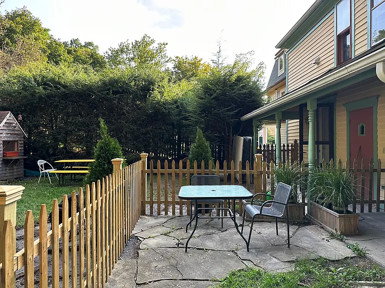 35 Prospect St #A — Photo 13