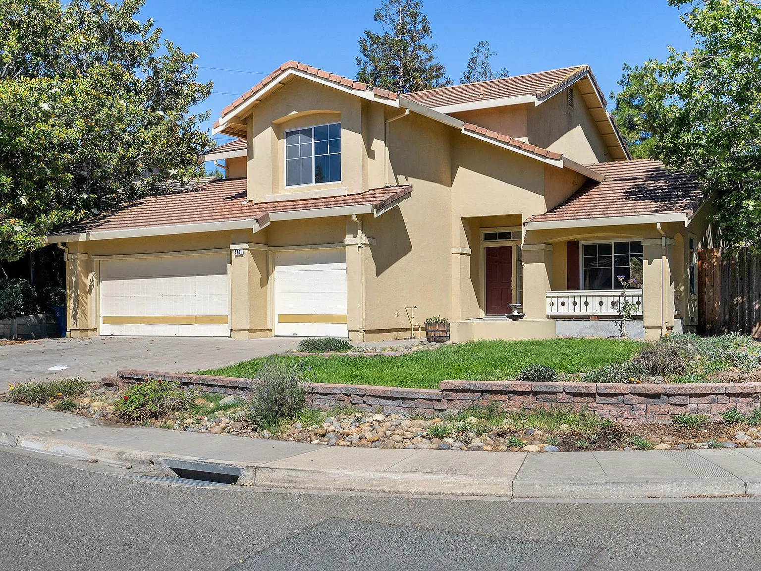 4 bed, 2512 sqft, $3,750 — Photo 1
