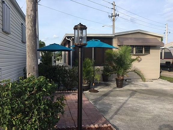 3rd image of 1028 Nettles Blvd