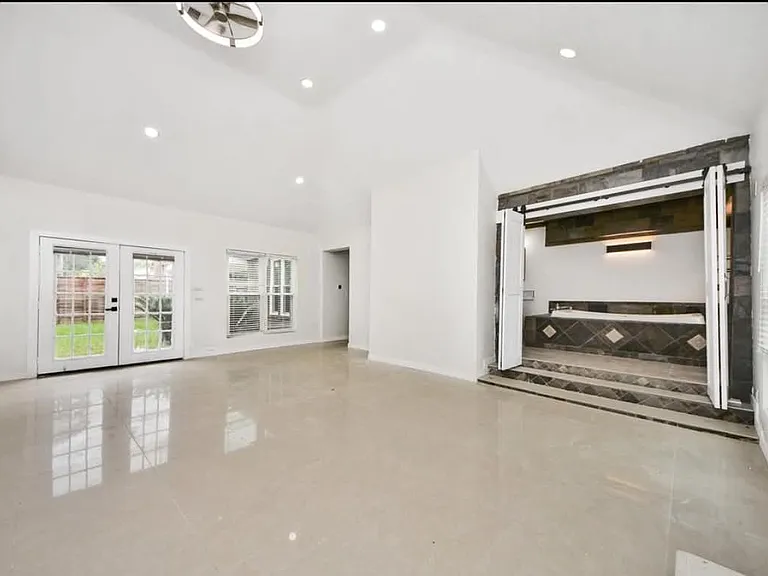 15719 Baytree Dr — Photo 1