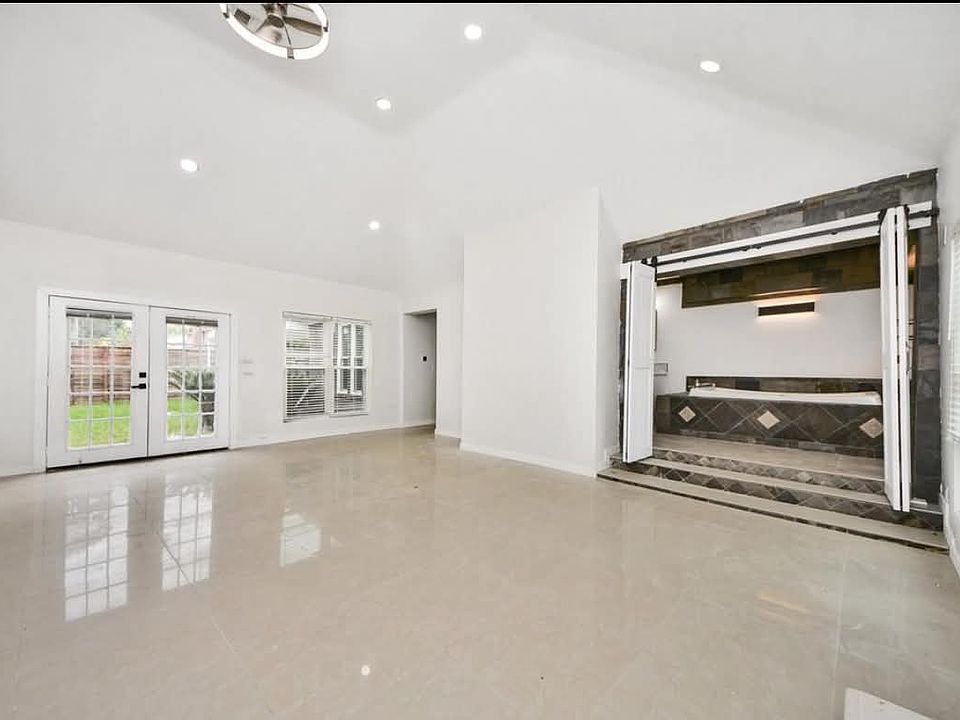 1st image of 15719 Baytree Dr