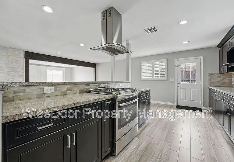 387 E Nubia St — Photo 32