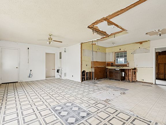 3rd image of 518 Hillwood