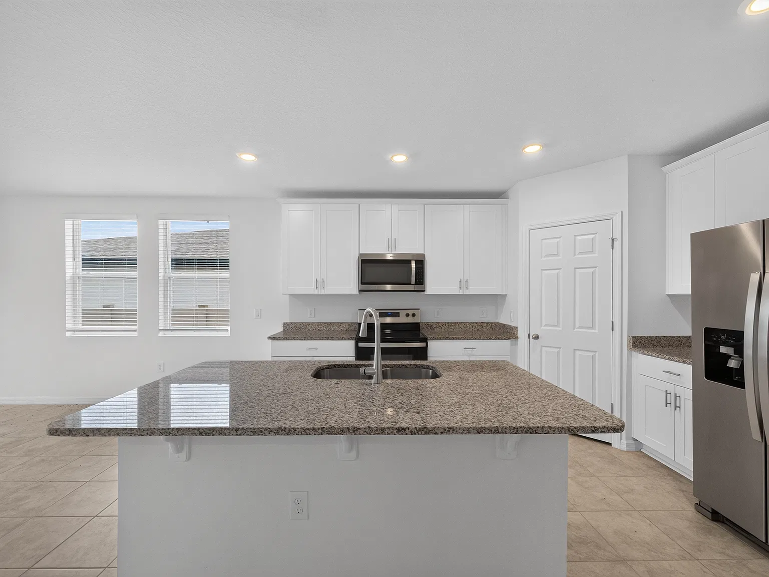 4 bed, 1695 sqft, $1,925 — Photo 4