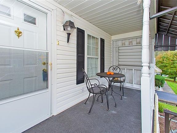 4th image of 209 Meadow Ln