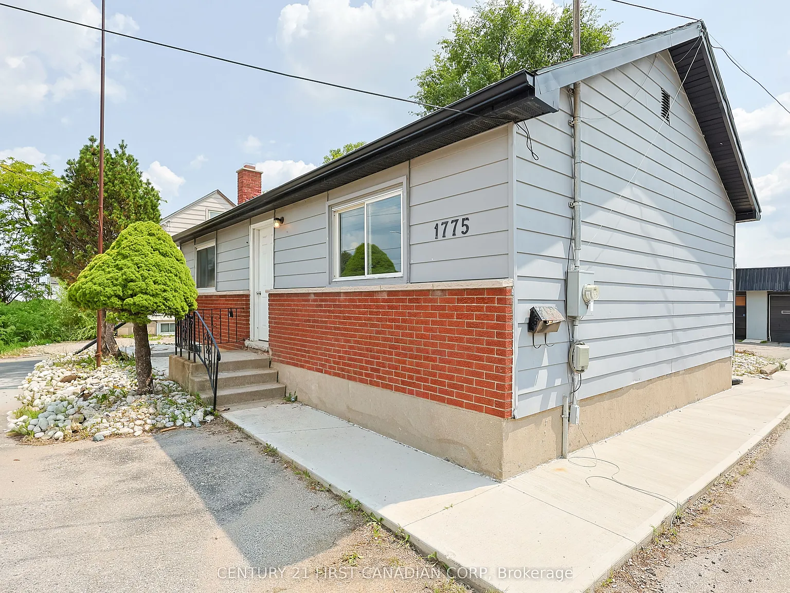 4 bed, $1,990 — Photo 2