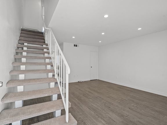 4th image of 16755 Parthenia St 4 #4