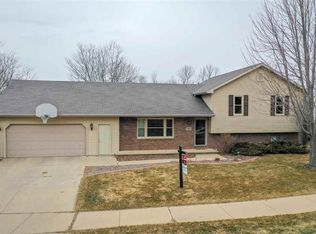 1180 Southfield Dr, Menasha, WI 54952