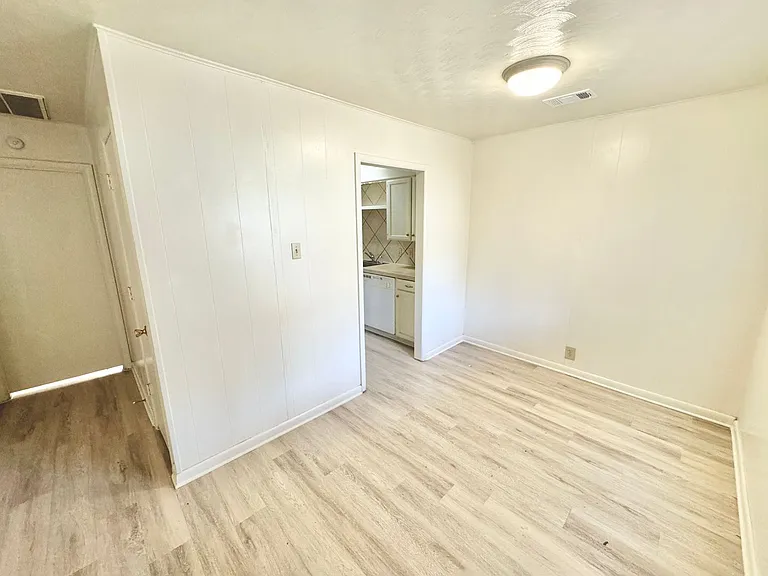 419 W Sycamore St — Photo 27
