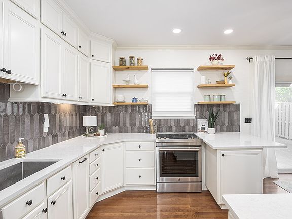 2nd image of 108 Jefferson Sq