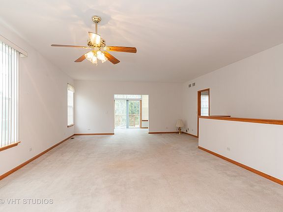 5th image of 16 E Hague Dr
