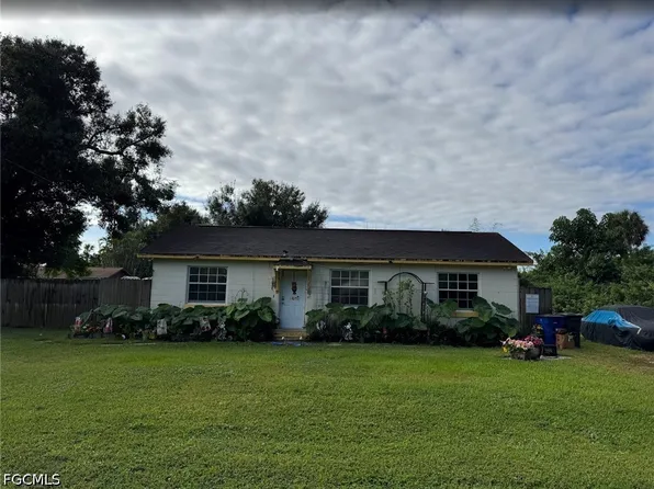 559 San Bernardino St, North Fort Myers, FL 33903