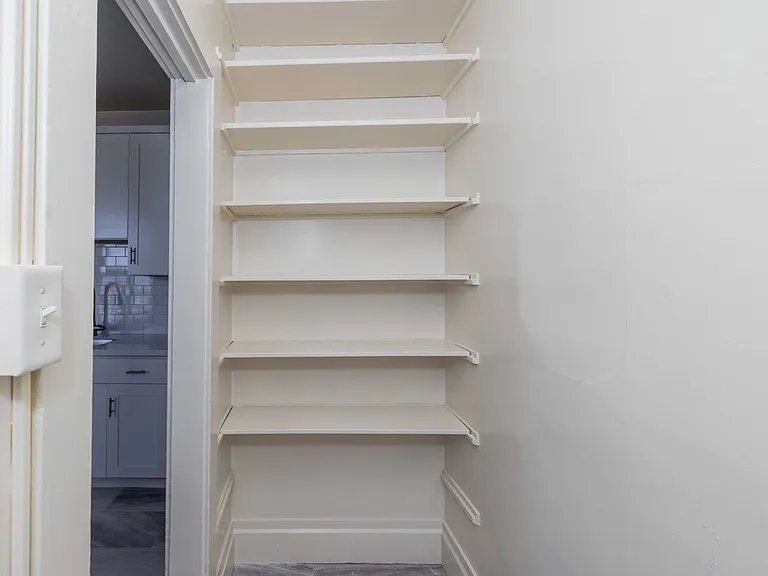 Top Floor 1br. Remodeled! W/D In-Unit! Dishwasher! — Photo 19