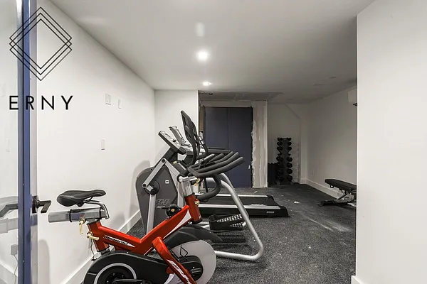 Rented by ERNY LLC | media 24