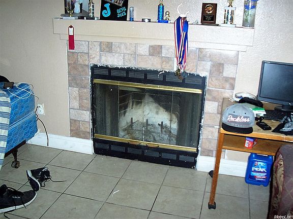 3rd image of 803 Huntingdale Ct