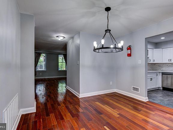 5th image of 3537 Reisterstown Rd