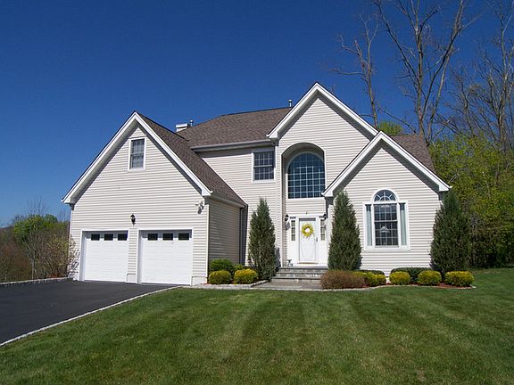 3rd image of 21 Hynard Pl