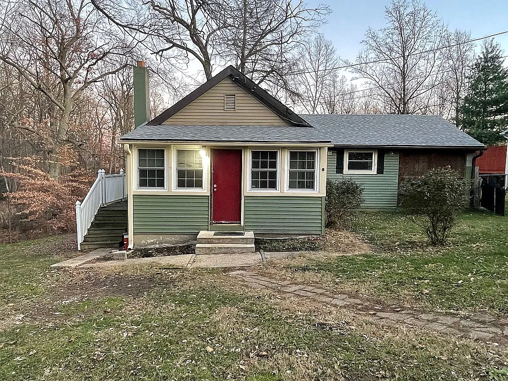 1927 Hazel Ave photo 1