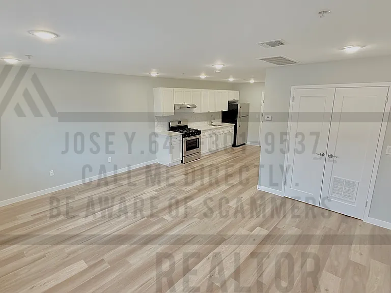 188 Lafayette St #18 — Photo 5