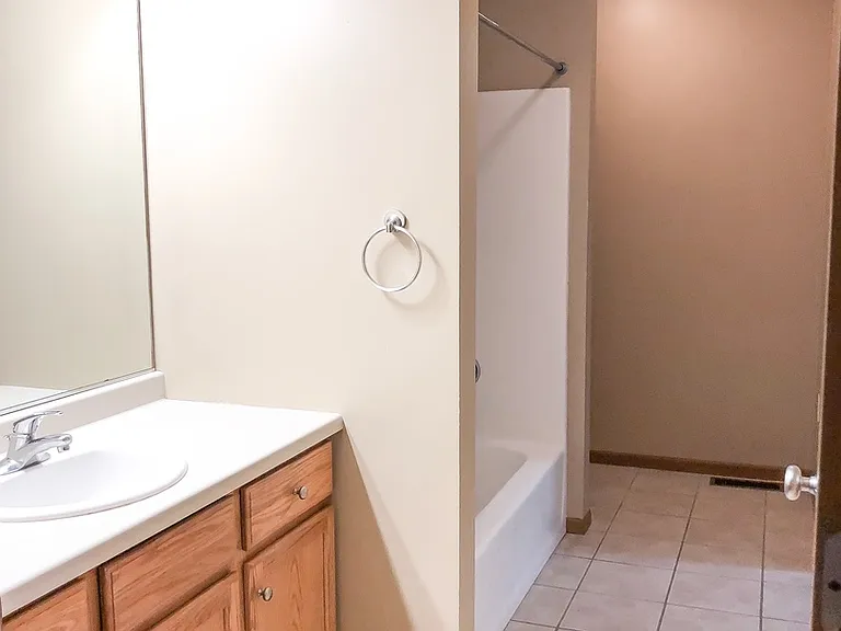 3566-3572 E Meadows Pl — Photo 14