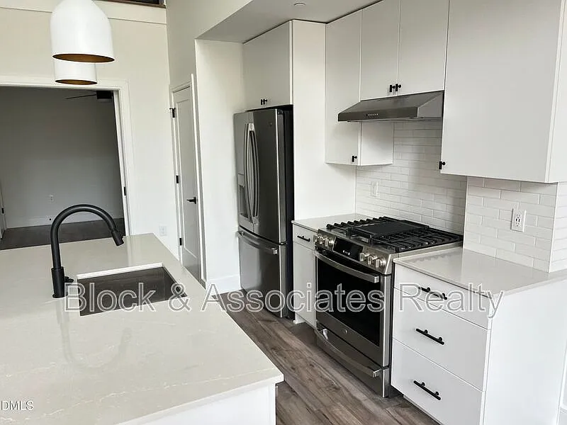 2 bed, 1.5 bath, 952 sqft, $2,200 — Photo 4