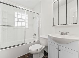 109 Landmeier Rd, Elk Grove Village, IL 60007