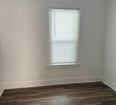 4th image of 25 E Pearl St