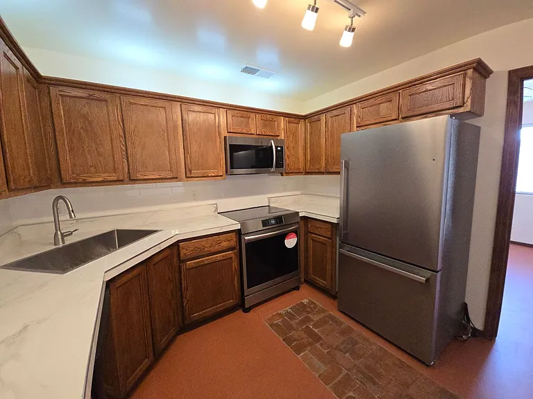 218 San Clemente Ave NW — Photo 5