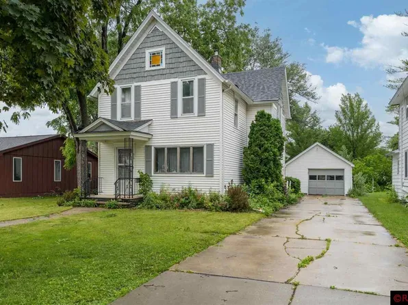 315 E 11th St, Blue Earth, MN 56013