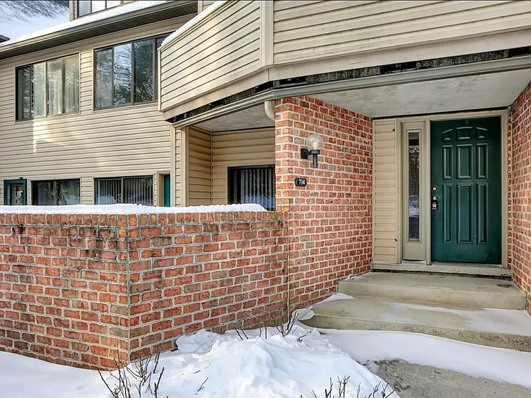 714 Cherrington Dr — Photo 3