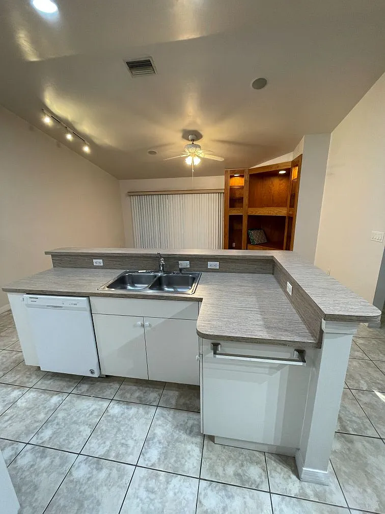 2 bed, 1350 sqft, $1,600 — Photo 4