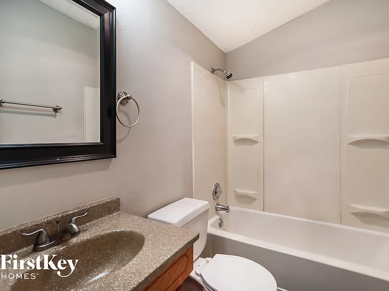 624 S Waxahachie St — Photo 14