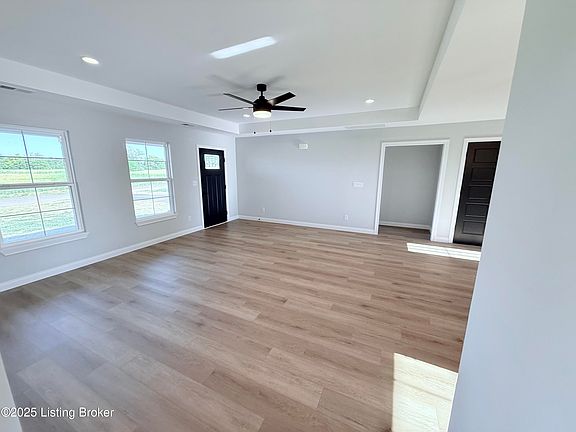 3rd image of 121 Cassidy Dr