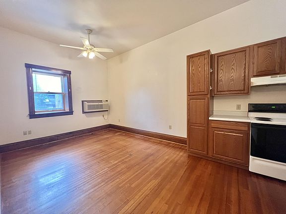 3rd image of 214 Wood St #11069397