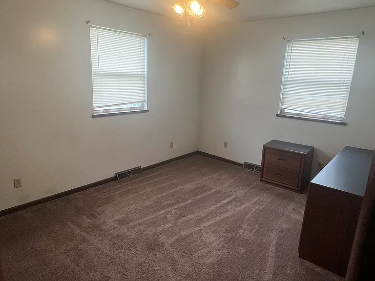 526 Grant Ave — Photo 16