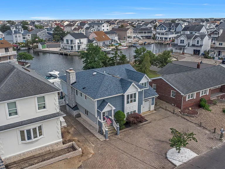 15 Seville Dr — Photo 45
