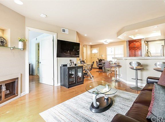 5th image of 24518 Park St