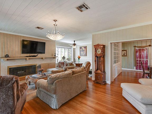4th image of 128 W Dunbar Ave